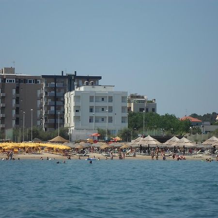 Hotel Mare Pesaro Luaran gambar